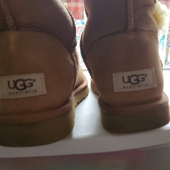 Uggs (womens) - Picture 5 of 6